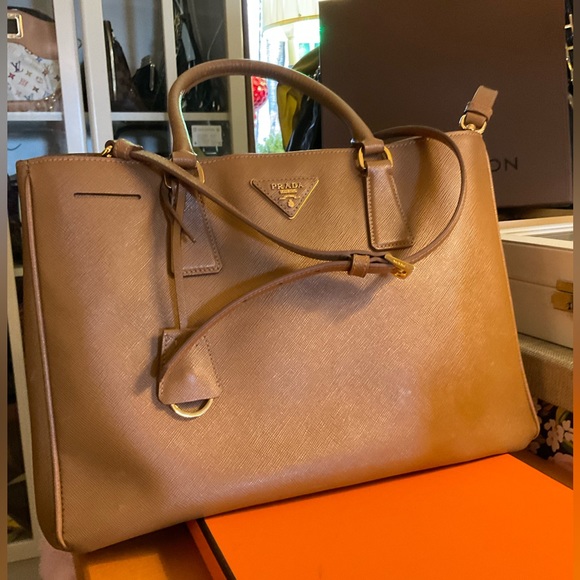 Safiano two way bag - Picture 2 of 9